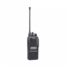 Radio digital NXDN en la banda de VHF, rango de frecuencia 136-174MHz, sumergible IP67, analógico y digital, opera en sistemas trunking y convencional, 5W de potencia.