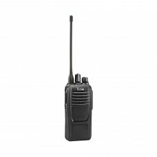 Radio digital NXDN en la banda de UHF, rango de frecuencia 400-470MHz, sumergible IP67, analógico y digital, opera en sistemas trunking y convencional, 4W de potencia.
