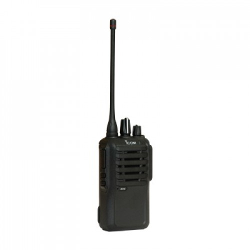 Radio portátil analógico UHF en rango de frecuencia de 400-470 MHz, 4 W de potencia de RF, 16 canales. Incluye: batería, cargador, antena, tapa de accesorios y clip.